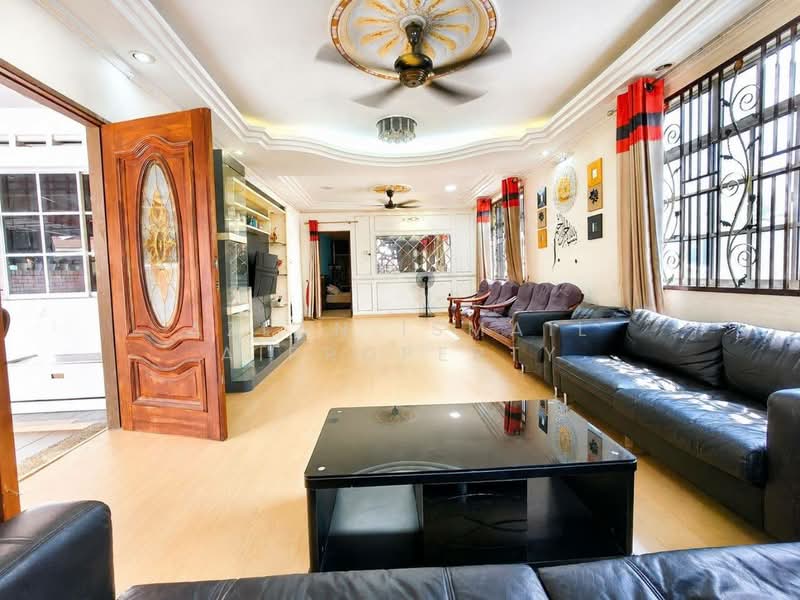 Rumah Teres 1 Tingkat untuk Dijual di Taman Pulai Emas (Kulai) - Azlan Ismail aiproperty - Living Room - PropertyGuru.com.my