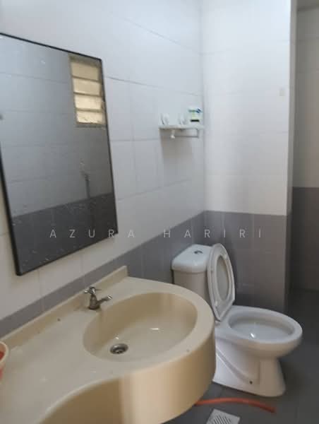 Kondominium untuk Disewa di Platinum Lake PV 12 - Azura Hariri - Bathroom - PropertyGuru.com.my