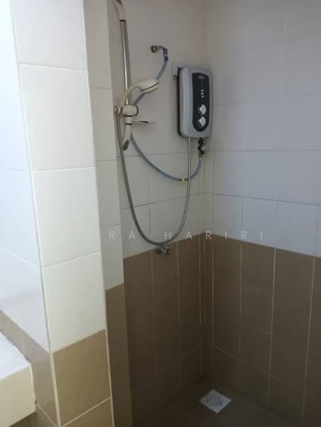 Kondominium untuk Disewa di Platinum Lake PV 12 - Azura Hariri - Bathroom - PropertyGuru.com.my