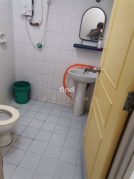 Condominium for Rent at Marina Bay Condominium - WK Yam - Bathroom - PropertyGuru.com.my