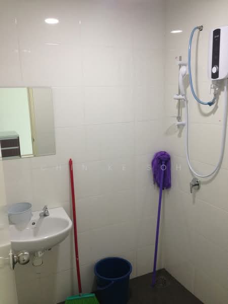 Servis Apartment untuk Dijual di Vista Alam - Chin Ke Soh - Bathroom - PropertyGuru.com.my