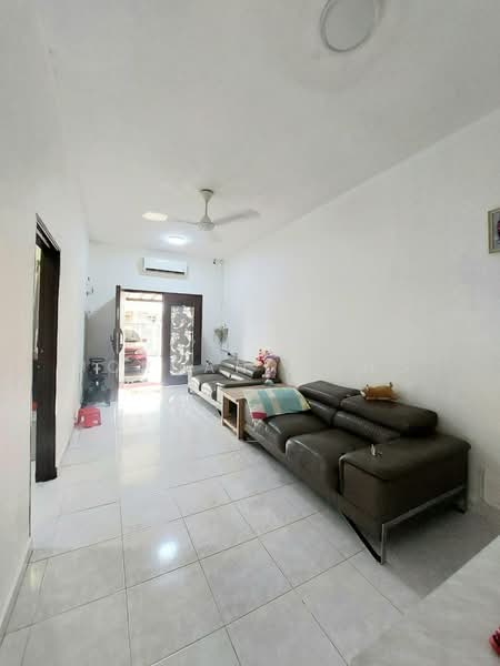 1-storey Terraced House for Sale in Johor Bahru (Johor) - Jordan Wong - Living Room - PropertyGuru.com.my