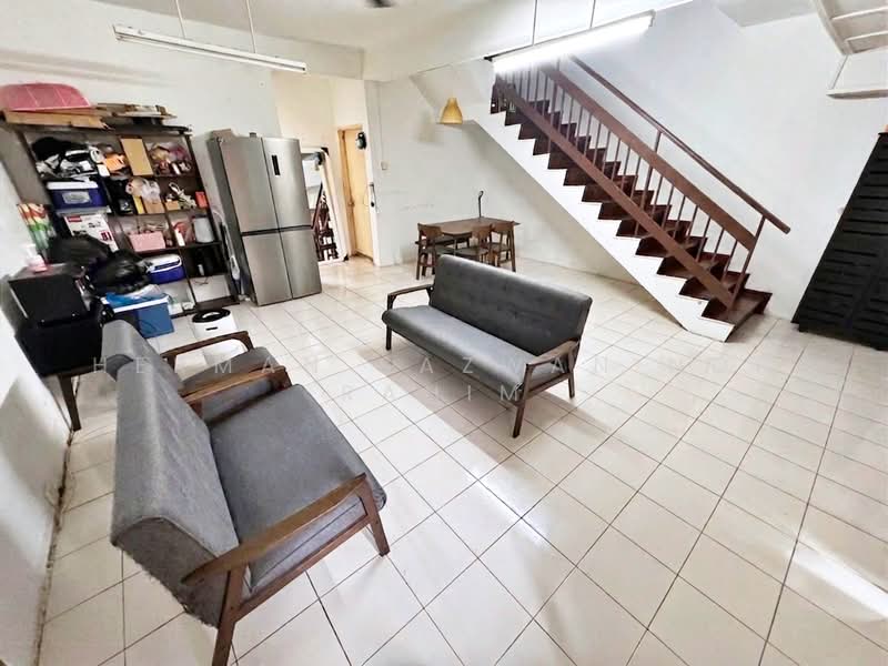 2-storey Terraced House for Sale in Bandar Bukit Mahkota (Bangi) - Herman Sazwan Nor Rahim - Living Room - PropertyGuru.com.my