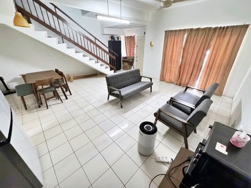 2-storey Terraced House for Sale in Bandar Bukit Mahkota (Bangi) - Herman Sazwan Nor Rahim - Living Room - PropertyGuru.com.my