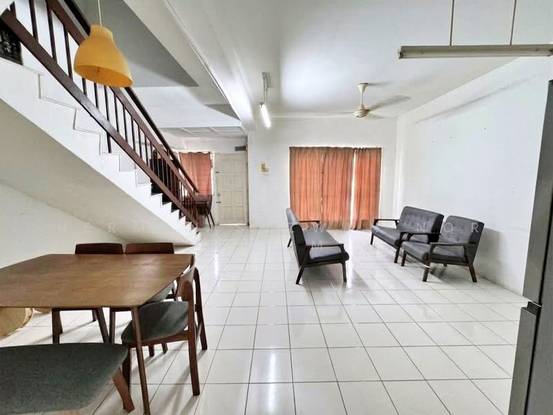 2-storey Terraced House for Sale in Bandar Bukit Mahkota (Bangi) - Herman Sazwan Nor Rahim - Living Room - PropertyGuru.com.my