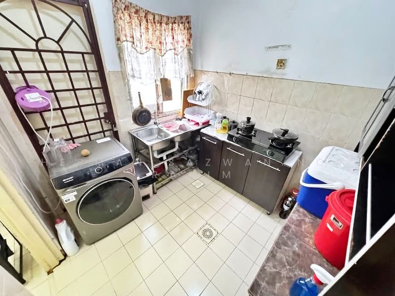 2-storey Terraced House for Sale in Bandar Bukit Mahkota (Bangi) - Herman Sazwan Nor Rahim - Kitchen - PropertyGuru.com.my