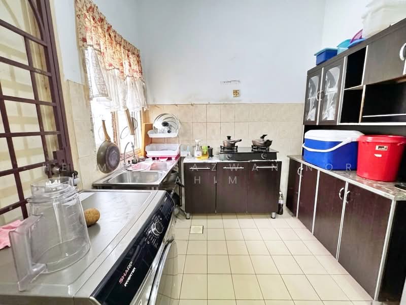 2-storey Terraced House for Sale in Bandar Bukit Mahkota (Bangi) - Herman Sazwan Nor Rahim - Kitchen - PropertyGuru.com.my