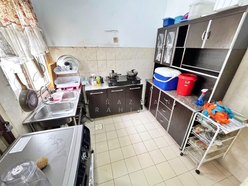 2-storey Terraced House for Sale in Bandar Bukit Mahkota (Bangi) - Herman Sazwan Nor Rahim - Kitchen - PropertyGuru.com.my