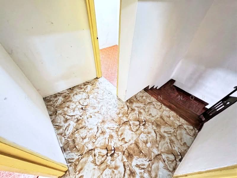 2-storey Terraced House for Sale in Bandar Bukit Mahkota (Bangi) - Herman Sazwan Nor Rahim - Kitchen - PropertyGuru.com.my
