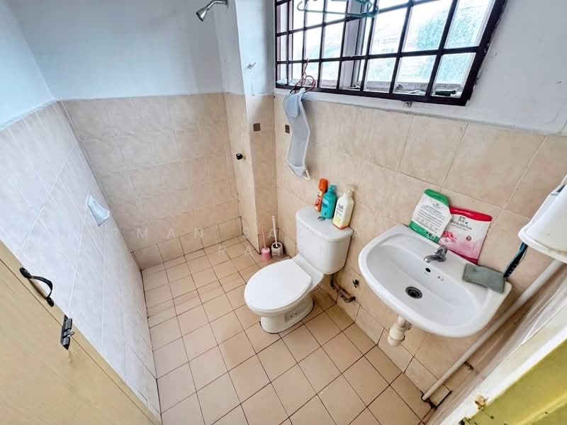 2-storey Terraced House for Sale in Bandar Bukit Mahkota (Bangi) - Herman Sazwan Nor Rahim - Bathroom - PropertyGuru.com.my