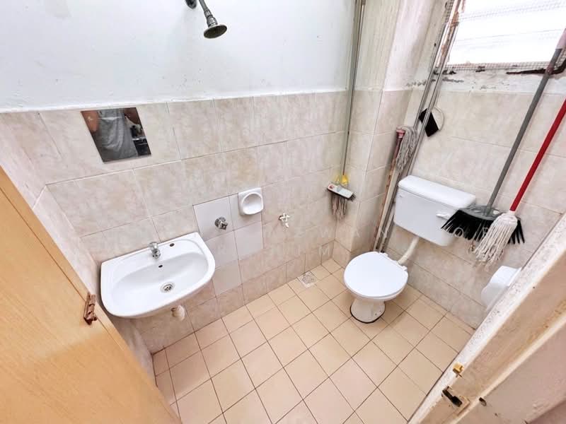 2-storey Terraced House for Sale in Bandar Bukit Mahkota (Bangi) - Herman Sazwan Nor Rahim - Bathroom - PropertyGuru.com.my