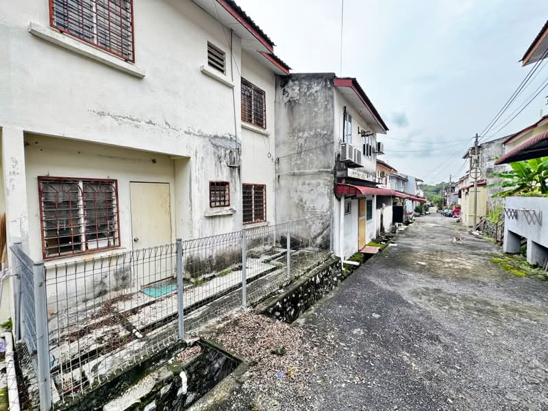 2-storey Terraced House for Sale in Bandar Bukit Mahkota (Bangi) - Herman Sazwan Nor Rahim - Exterior - PropertyGuru.com.my