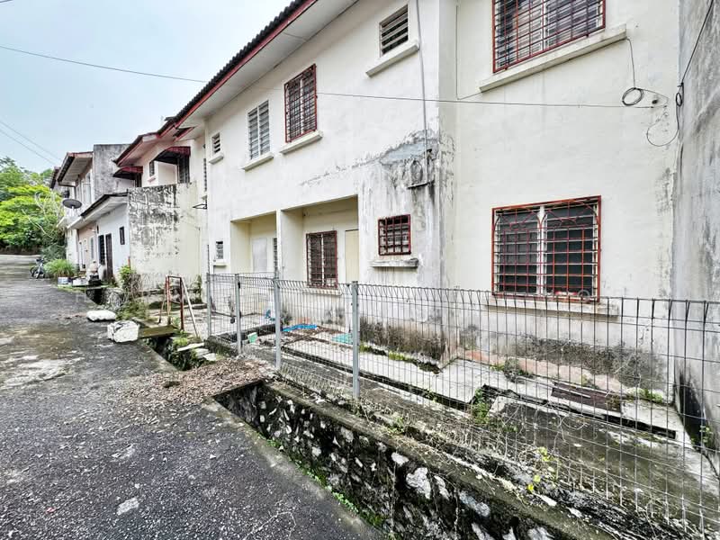 2-storey Terraced House for Sale in Bandar Bukit Mahkota (Bangi) - Herman Sazwan Nor Rahim - Exterior - PropertyGuru.com.my