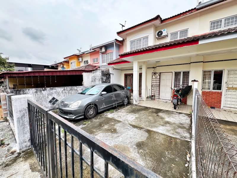 2-storey Terraced House for Sale in Bandar Bukit Mahkota (Bangi) - Herman Sazwan Nor Rahim - Exterior - PropertyGuru.com.my