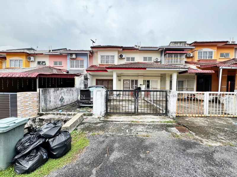 2-storey Terraced House for Sale in Bandar Bukit Mahkota (Bangi) - Herman Sazwan Nor Rahim - Exterior - PropertyGuru.com.my