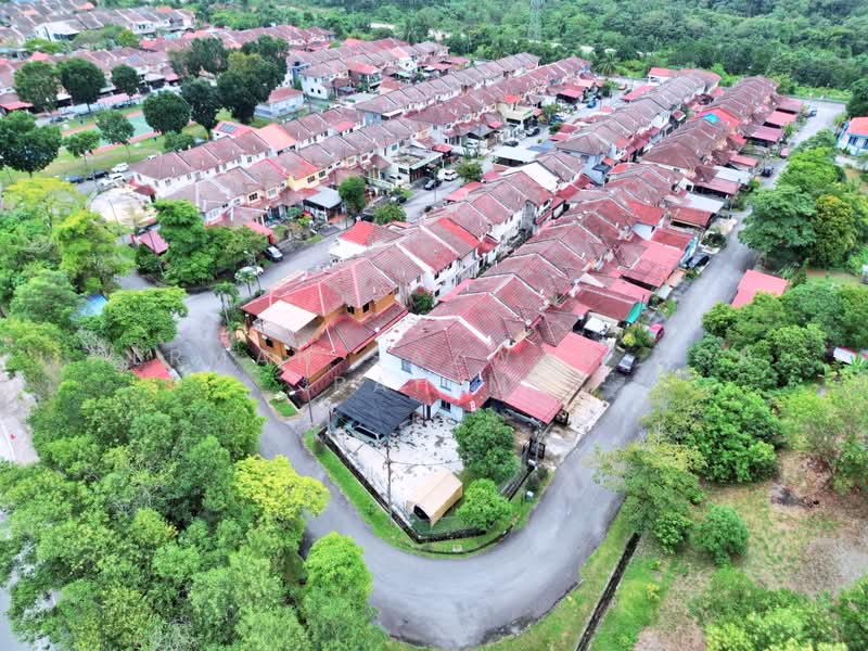 2-storey Terraced House for Sale in Bandar Bukit Mahkota (Bangi) - Herman Sazwan Nor Rahim - Drone - PropertyGuru.com.my