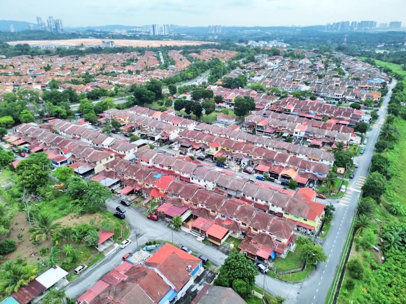 2-storey Terraced House for Sale in Bandar Bukit Mahkota (Bangi) - Herman Sazwan Nor Rahim - Drone - PropertyGuru.com.my