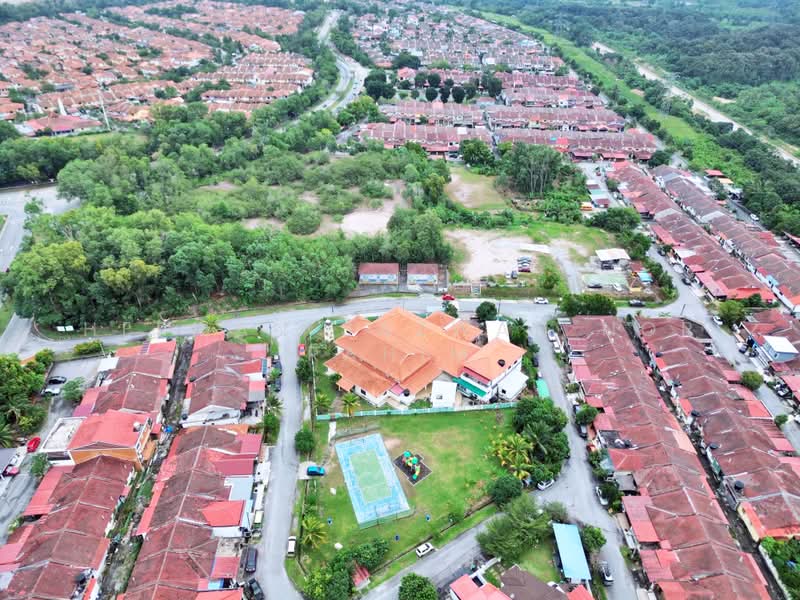 2-storey Terraced House for Sale in Bandar Bukit Mahkota (Bangi) - Herman Sazwan Nor Rahim - Drone - PropertyGuru.com.my