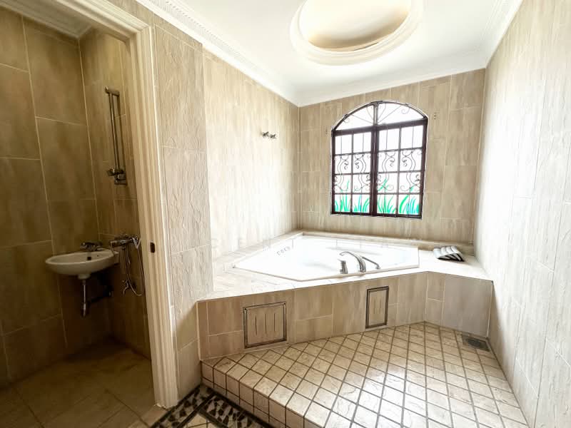 Rumah Banglo untuk Dijual di Seksyen 6 (Kota Damansara) - Vincent Liaw - Bathroom - PropertyGuru.com.my