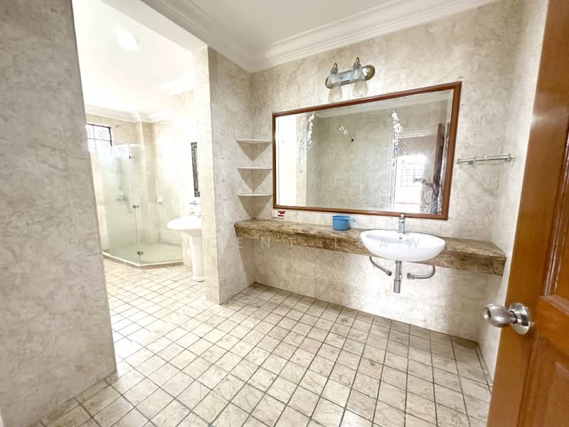 Rumah Banglo untuk Dijual di Seksyen 6 (Kota Damansara) - Vincent Liaw - Bathroom - PropertyGuru.com.my
