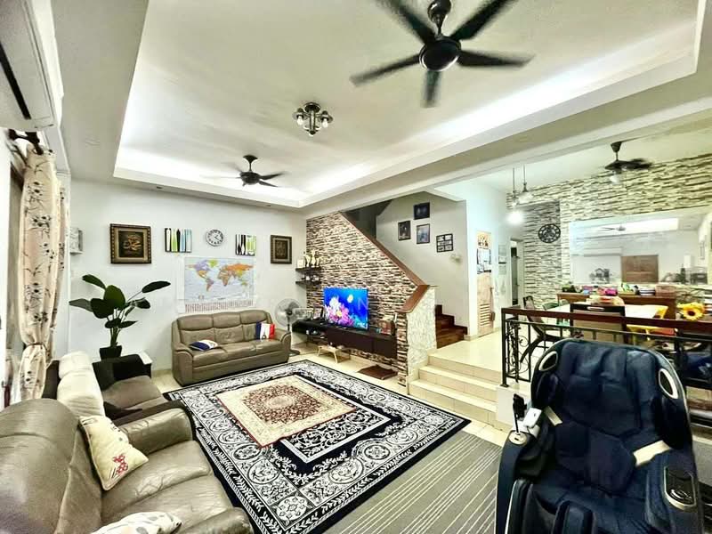 2-storey Terraced House for Sale in Alam Budiman (Shah Alam) - Ammeer Nadzrai - Living Room - PropertyGuru.com.my