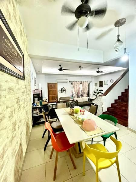 2-storey Terraced House for Sale in Alam Budiman (Shah Alam) - Ammeer Nadzrai - Living Room - PropertyGuru.com.my