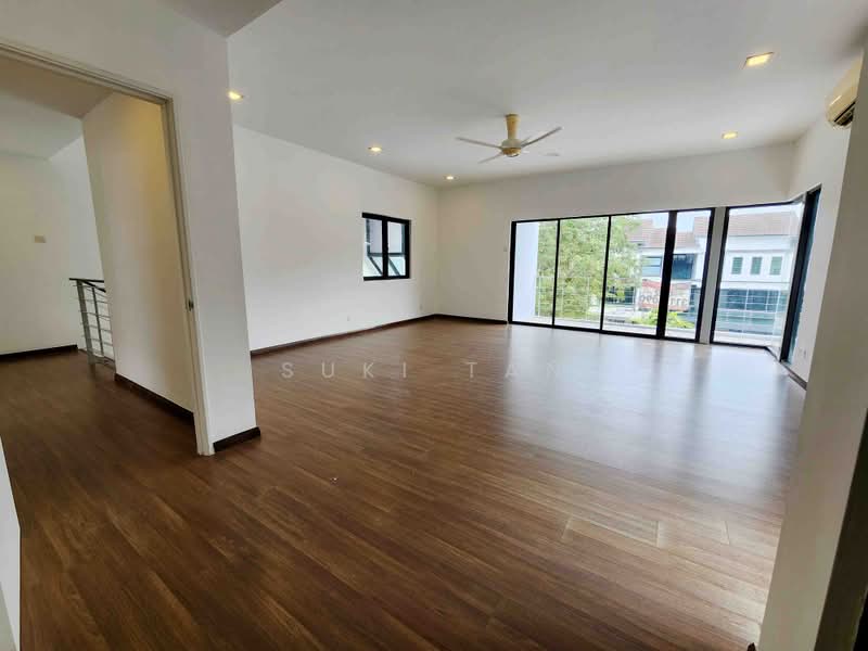 3-storey Terraced House for Sale in Lake Fields (Sungai Besi) - Suki Tan - Living Room - PropertyGuru.com.my