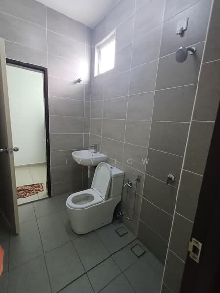 2-storey Terraced House for Rent in Bandar Layangkasa (Pasir Gudang) - Ivy Low - Bathroom - PropertyGuru.com.my