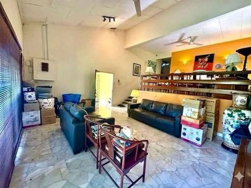Rumah Banglo untuk Dijual di Seksyen 2 (Shah Alam) - Ammeer Nadzrai - Living Room - PropertyGuru.com.my