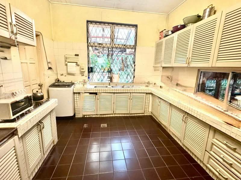 Rumah Banglo untuk Dijual di Seksyen 2 (Shah Alam) - Ammeer Nadzrai - Kitchen - PropertyGuru.com.my