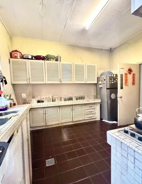 Rumah Banglo untuk Dijual di Seksyen 2 (Shah Alam) - Ammeer Nadzrai - Kitchen - PropertyGuru.com.my