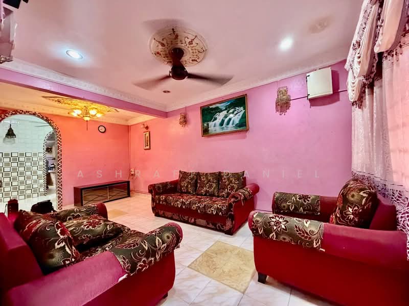 Rumah Teres untuk Dijual di Seri Kembangan (Selangor) - Ashraff Daniel - Living Room - PropertyGuru.com.my