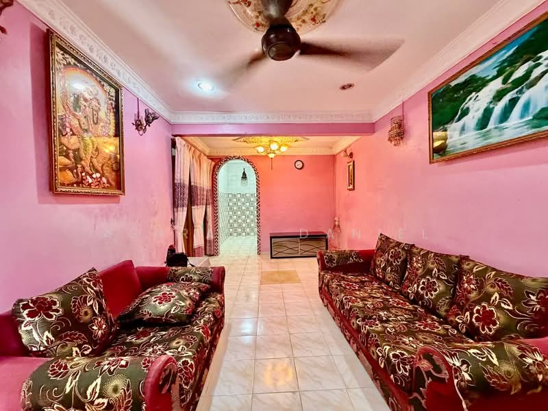 Rumah Teres untuk Dijual di Seri Kembangan (Selangor) - Ashraff Daniel - Living Room - PropertyGuru.com.my