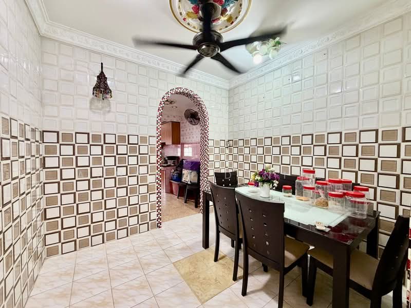 Rumah Teres untuk Dijual di Seri Kembangan (Selangor) - Ashraff Daniel - Dining Room - PropertyGuru.com.my