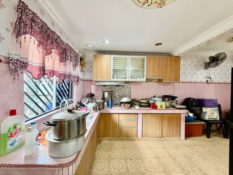 Rumah Teres untuk Dijual di Seri Kembangan (Selangor) - Ashraff Daniel - Kitchen - PropertyGuru.com.my