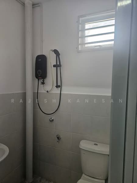 Rumah Teres 2 Tingkat untuk Disewa di Taman Kundang Jaya (Rawang) - Rajesh Kanesan - Bathroom - PropertyGuru.com.my