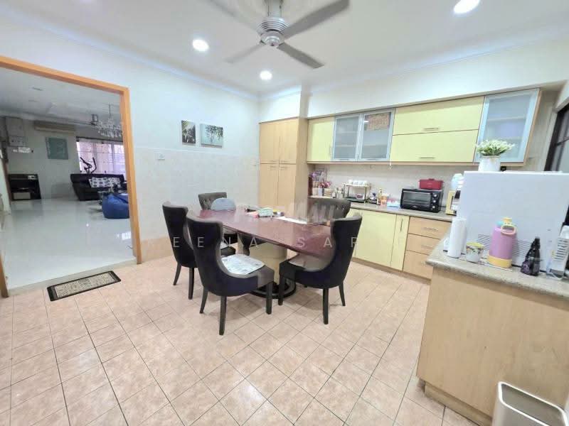 2-storey Terraced House for Sale in Bukit Jelutong (Shah Alam) - Reena Sarif - Kitchen - PropertyGuru.com.my