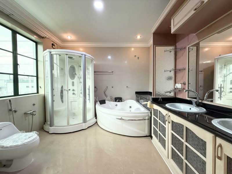 Rumah Banglo untuk Dijual di Glenmarie (Selangor) - Kenny Chua - Bathroom - PropertyGuru.com.my