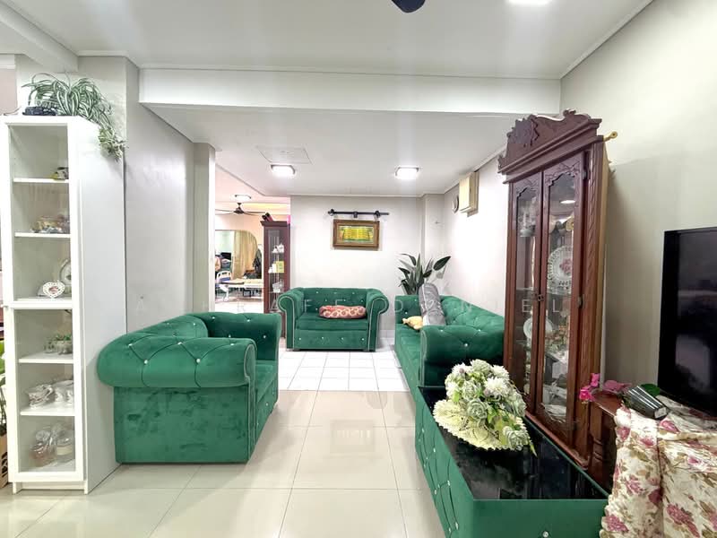 Rumah Teres untuk Dijual di Taman Aman Putra (Puchong) - Ashraff Daniel - Living Room - PropertyGuru.com.my