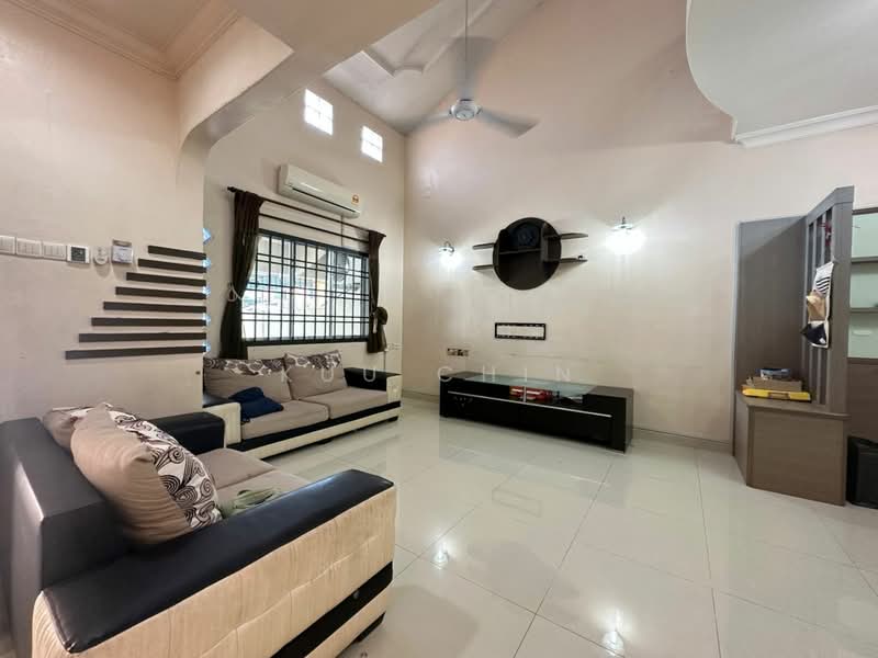 1.5-storey Terraced House for Sale in Taman Mutiara Rini (Skudai) - Kuu Chin - Living Room - PropertyGuru.com.my