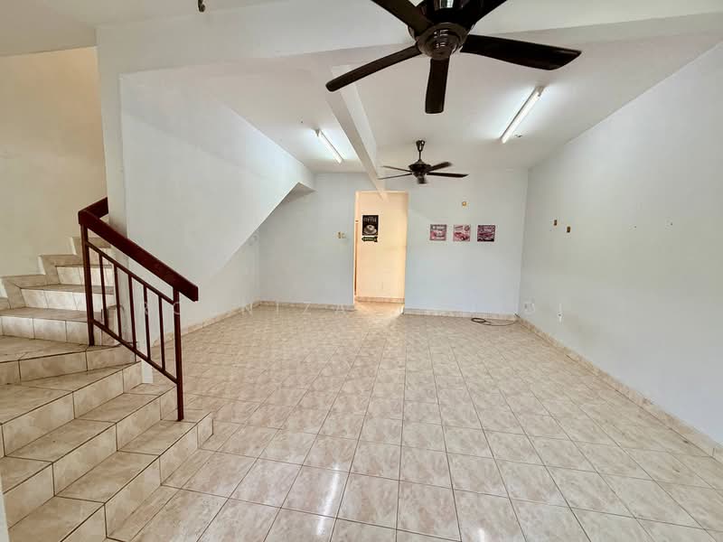 Rumah Teres 2 Tingkat untuk Dijual di Taman Semenyih Permata (Semenyih) - Rosniza Tanidi - Living Room - PropertyGuru.com.my