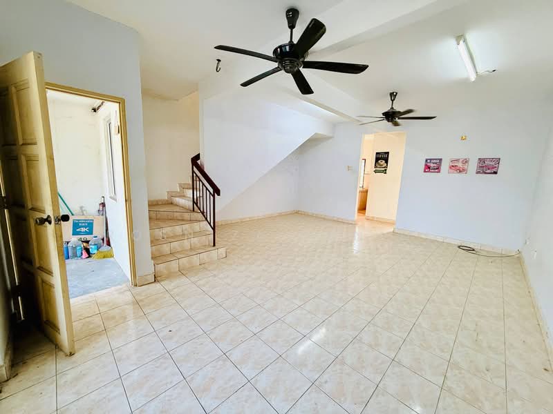 Rumah Teres 2 Tingkat untuk Dijual di Taman Semenyih Permata (Semenyih) - Rosniza Tanidi - Living Room - PropertyGuru.com.my