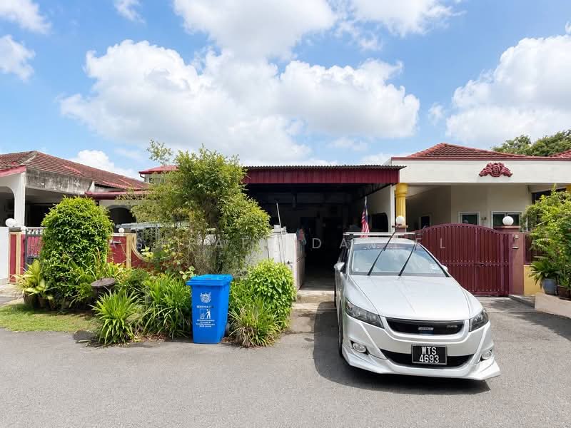 1-storey Terraced House for Sale in Seksyen 17 (Shah Alam) - Ashraff Daniel - Exterior - PropertyGuru.com.my