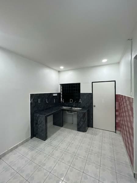 Rumah Teres 1 Tingkat untuk Dijual di Taman Pasir Putih (Pasir Gudang) - Melinda Ee - Kitchen - PropertyGuru.com.my