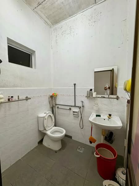 Rumah Teres 1 Tingkat untuk Dijual di Taman Flora Heights (Pasir Gudang) - Shereen Wong - Bathroom - PropertyGuru.com.my