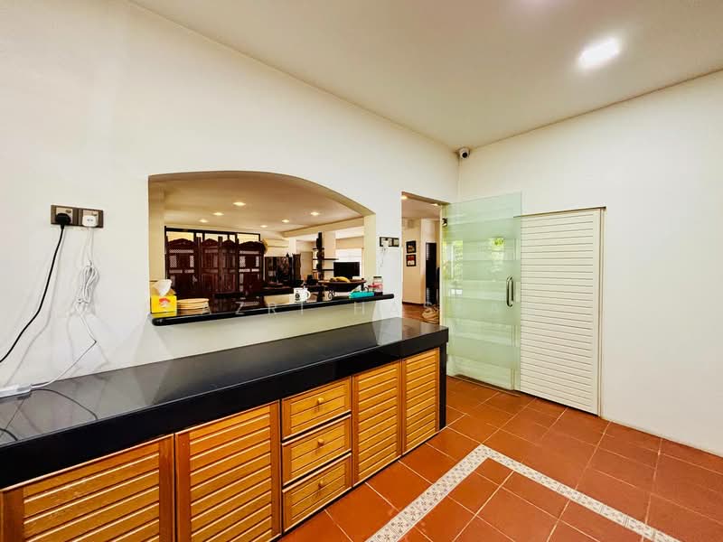 Rumah Banglo untuk Dijual di Seksyen 13 (Shah Alam) - Nazri Hassan - PropertyGuru.com.my