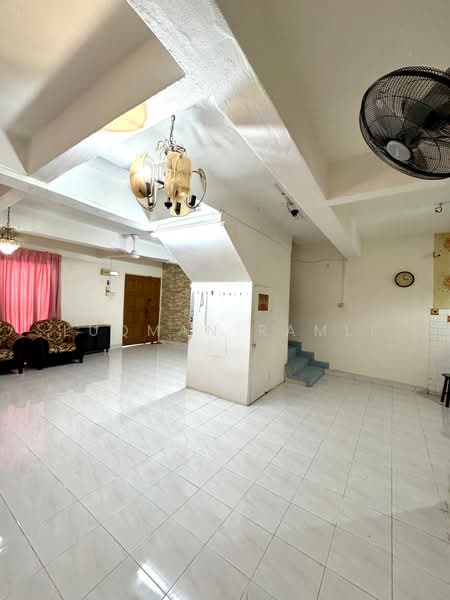 Rumah Teres 2 Tingkat untuk Dijual di Taman Permata (Ulu Kelang) - Luqman Ramli - Living Room - PropertyGuru.com.my