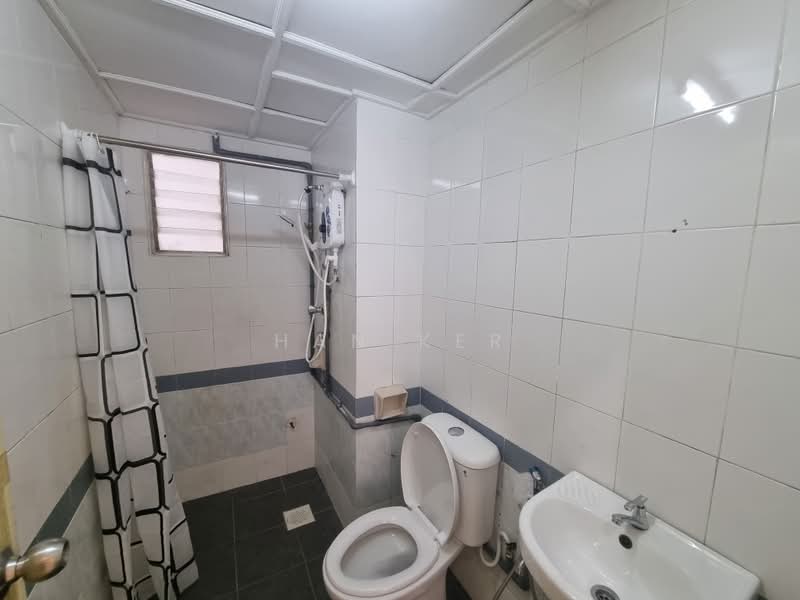 Servis Apartment untuk Dijual di Rhythm Avenue - Han Ker - Bathroom - PropertyGuru.com.my