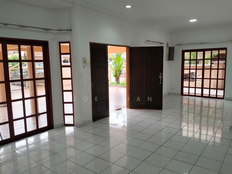 Rumah Berkembar untuk Dijual di Petaling Jaya (Selangor) - Joe Chan - Living Room - PropertyGuru.com.my