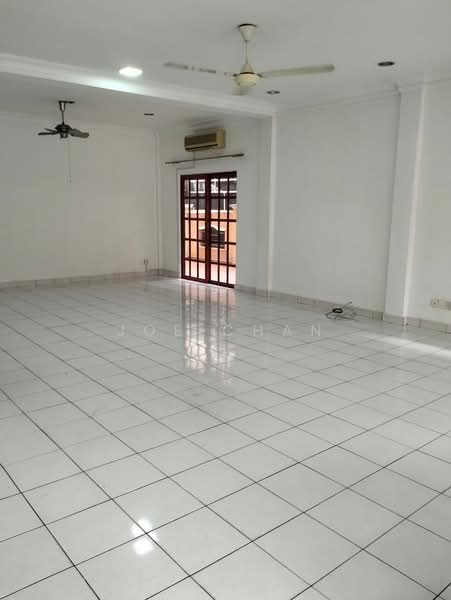 Rumah Berkembar untuk Dijual di Petaling Jaya (Selangor) - Joe Chan - Living Room - PropertyGuru.com.my